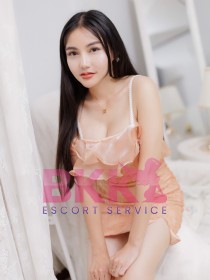 Escort Michelle with black hair