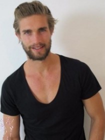 Andrej escort available in London
