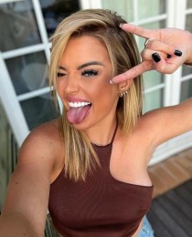 Avelaine B bust size Natural