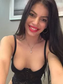 Escort Adrianna with brown hair