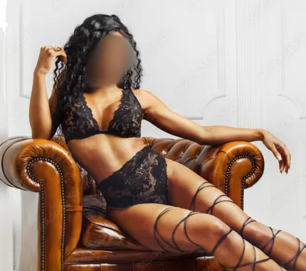 Escort Emma with black hair