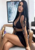 brunette hair and lovely brown eyes of Eva Sparkles