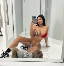 Paris escort available in London