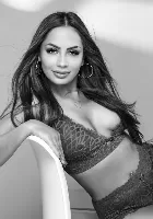 bisexual escort Selena