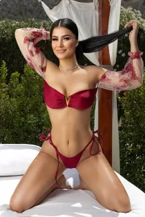 Aliya escort available in London