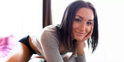 Escort Gabriella Paltrova with brown hair