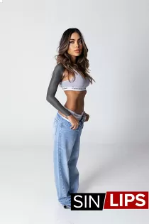 Escort Areta with blonde hair