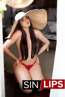 Kiyana escort available in London