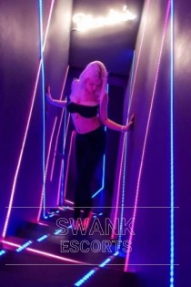 European escort Naomi