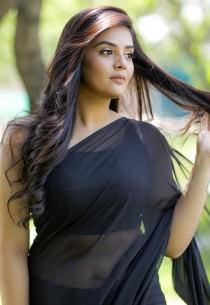 Escort Madhoo with blonde hair