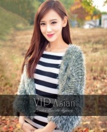 Escort Candise with brown hair