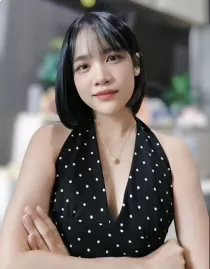 Escort Girlfriend GFE with black hair