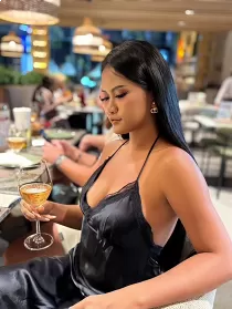 Escort Ari Escort Girl with black hair