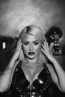 Mistress Maya escort available in London