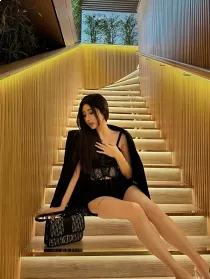 Indonesian escort Ratna