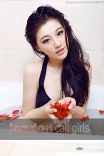 Escort Nunu with black hair