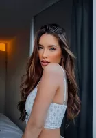 petite Lucy escort