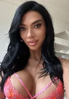 busty Roberta escort