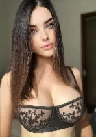 brunette Celine escort