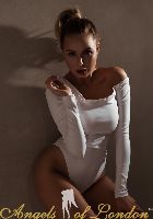 Stunning blonde escort Garcelle