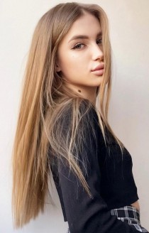 Ukrainian escort Aurina