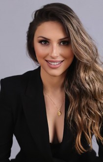 Moderna escort available in London
