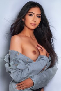 Latvian escort Crina