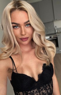 Paris escort available in London