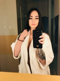 Sandra D bust size 