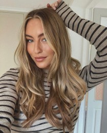Escort Arlet with blonde hair