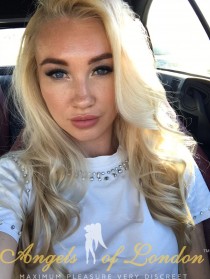 Elle escort available in London
