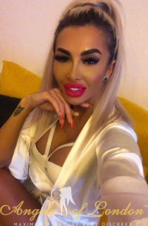 Escort Kristel with blonde hair
