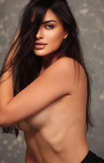 Alaya escort available in London