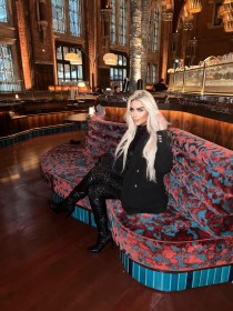 Escort Miami with blonde hair
