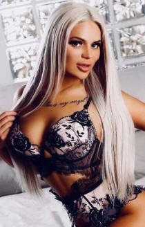 Amira escort available in London