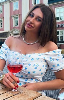 Escort Alfia with blonde hair