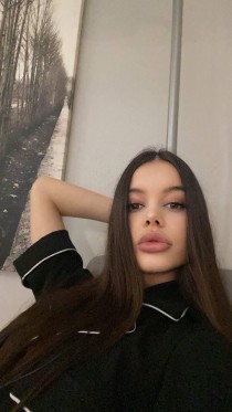 Escort Tantra with brunette hair