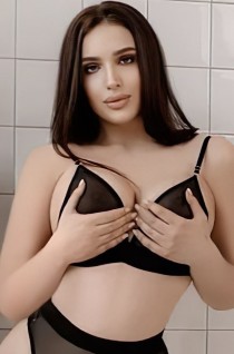 Allysa escort available in London