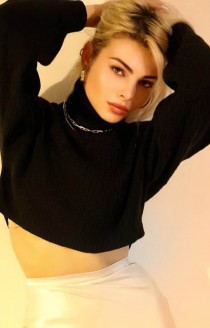 Vogue escort available in London