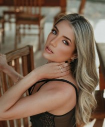 Escort Susanna with blonde hair