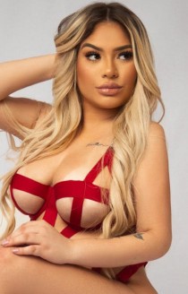 Escort Luiza with blonde hair