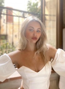 Stela escort available in London
