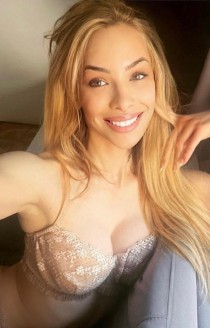 Coulter escort available in London