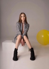 Aurina B bust size 