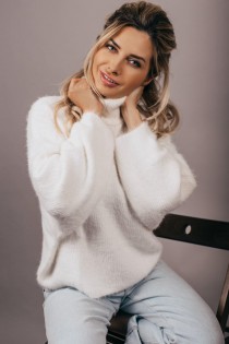 Escort Iraklia with blonde hair