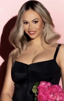 Escort Stela with blonde hair