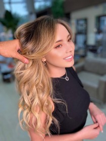 Escort Osaka with blonde hair