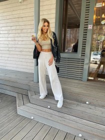 Escort Jarita with blonde hair