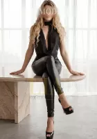 blonde Chrissy escort