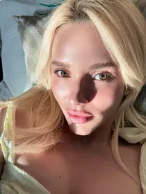 Cristina escort available in London